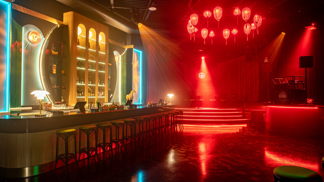 ONEQ オネキュー (China town cabaret) Viewcy | The Red Pavilion