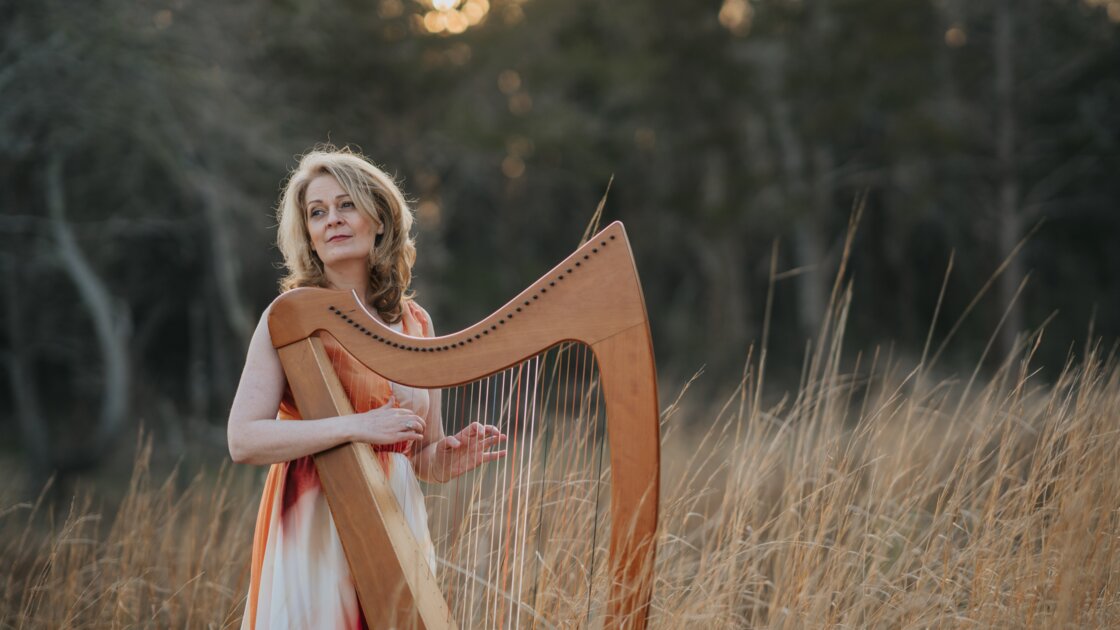 Áine Minogue Irish Harp & Vocals