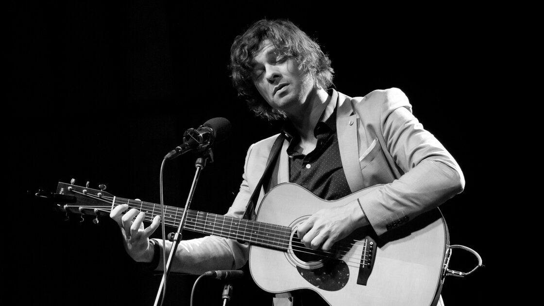 Matt Nakoa Songwriter Concert at Sudbury Center Meeting House